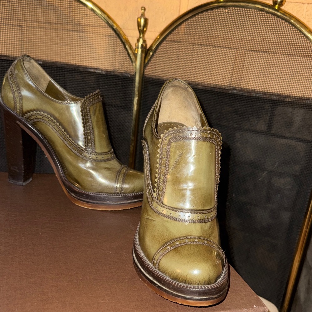🔥FLASH SALE 🔥 Louis Vuitton Vintage Olive stain Heeled Boots